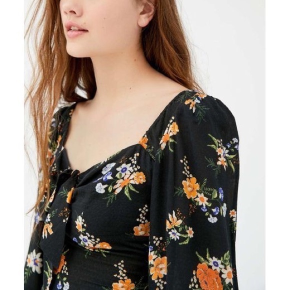 Urban Outfitters Black Floral Rosalind Puff Sleeve Crop Top - Picture 3 of 14